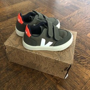 Veja  green canvas sneakers size 23 /7